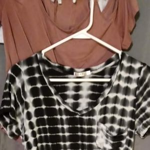 🎉🏵️ Tie dyed t shirt.  Cold shoulder t shirt